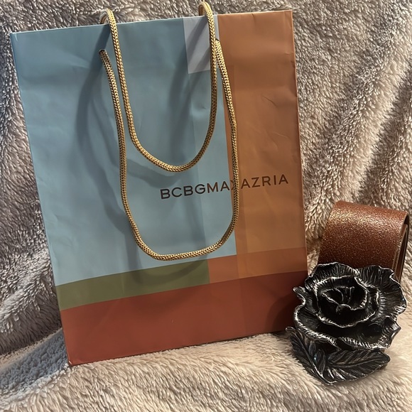 🎉HP🎉 BCBG MAX AZRIA Rose Runway Belt - Picture 9 of 10